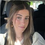 Profesora particular que imparte clases a niños de todas las edades